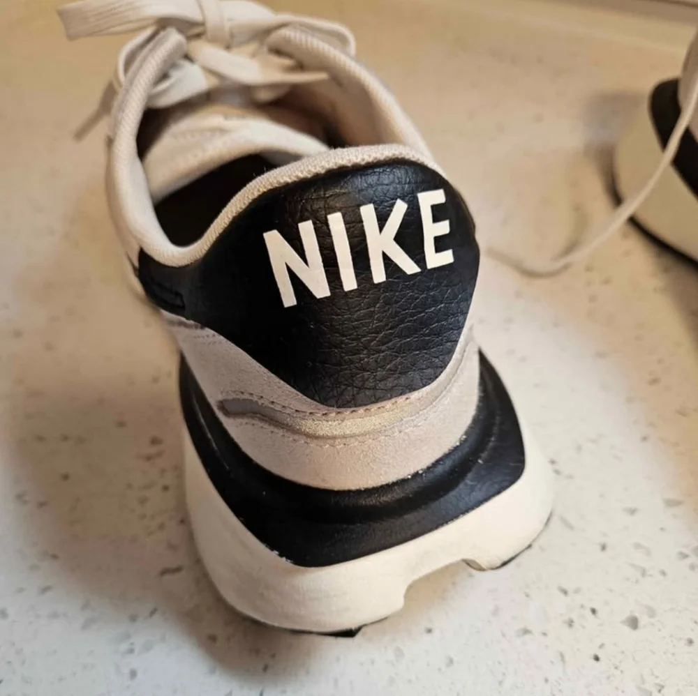 Women Nike Waffle Shoe Size 9 - Picture 4 of 7